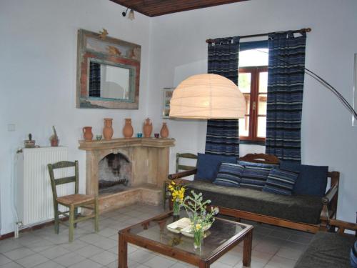 Holiday Home Spiti Limnos- idyllisch gelegen im Orangenhain by Interhome in Limnos