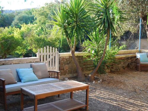 Holiday Home Spiti Limnos- idyllisch gelegen im Orangenhain by Interhome in Limnos
