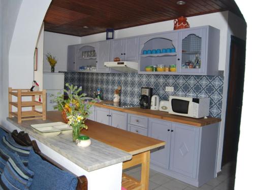 Holiday Home Spiti Limnos- idyllisch gelegen im Orangenhain by Interhome in Limnos