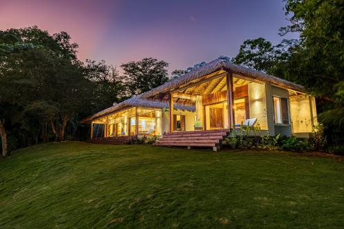 Viesnīcas āriene, Modern Tropical Bungalow magic ocean views in Cabo Matapalo