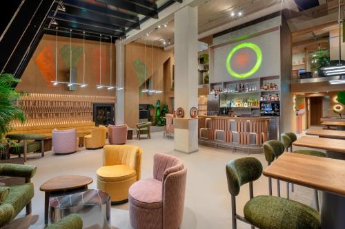 Renaissance Amsterdam Hotel - image 4