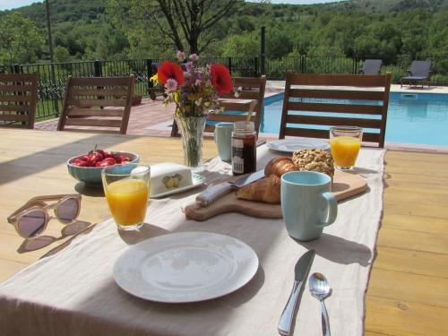 Holiday Home Alleinstehendes Ferienhaus mit Swimmingpool by Interhome in Tijarica