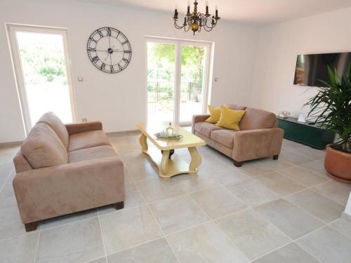 Holiday Home Alleinstehendes Ferienhaus mit Swimmingpool by Interhome in Tijarica
