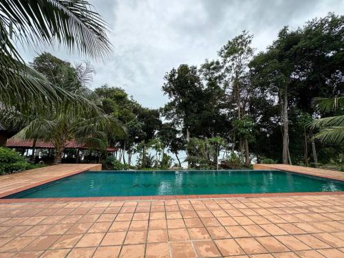 Romny Cozy Bay Resort in Koh Rong Sanloem