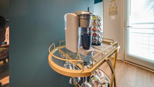 Modern Condo in the Vibrant NuLu District - image 3