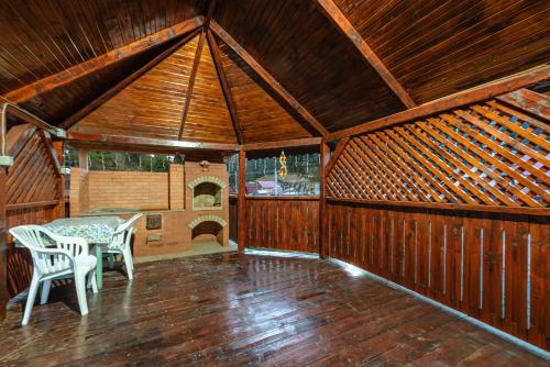 Facilities, Cabana Poiana Sanzienelor in Smida