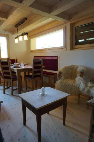 Holiday Home Wollhaus Oberzwirgi by Interhome in Schattenhalb