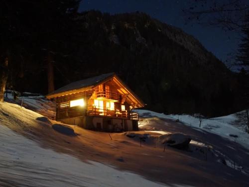 Holiday Home Wollhaus Oberzwirgi by Interhome in Schattenhalb
