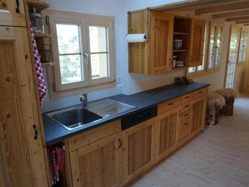 Holiday Home Wollhaus Oberzwirgi by Interhome in Schattenhalb