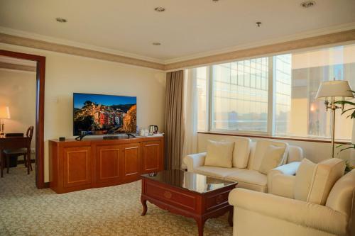 79615131 China Mayors Plaza - Free shuttle between hotel and Exhibition Center & Exhibitor registration Counter during Canton Fair