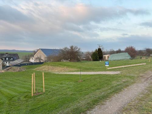 周邊環境, Ferienwohnung Streamatze auf Whiskey's Farm in 克萊尼希