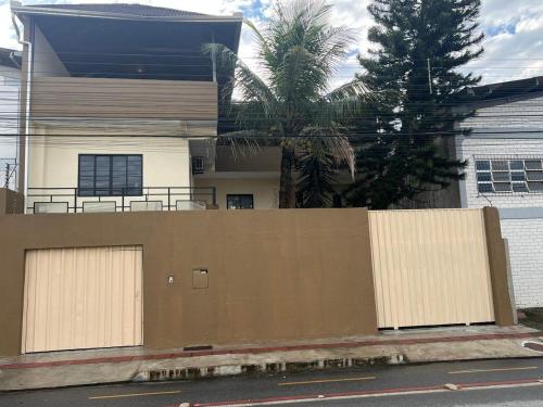 Casa COM PISCINA EM BAL CAMBORIU 14 PESSOAS – khách sạn tại Municípios