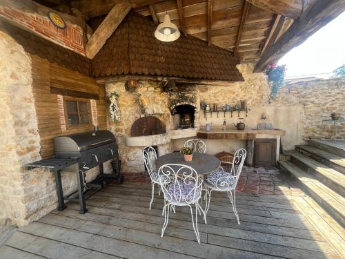 Gite Du Roy D'amont Plaine De L'ain, Repas Sur Reservation - Lagnieu