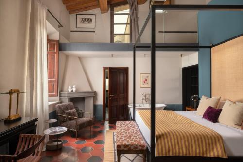 room detail thumbnail 1