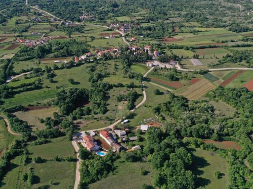 Holiday Home Wunderschönes Ferienhaus in Cere mit Privatem Pool by Interhome – khách sạn tại Cere