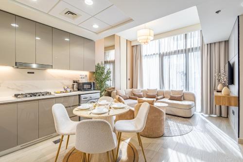 Modern 1BR in Azizi Riviera - image 14