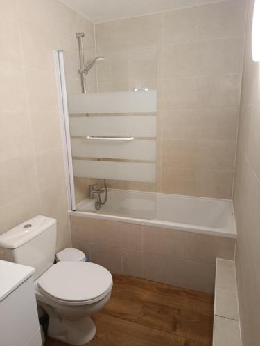 Fürdőszoba, Appart'Hotel Lizon Cocooning avec sauna in Divonne-les-bains