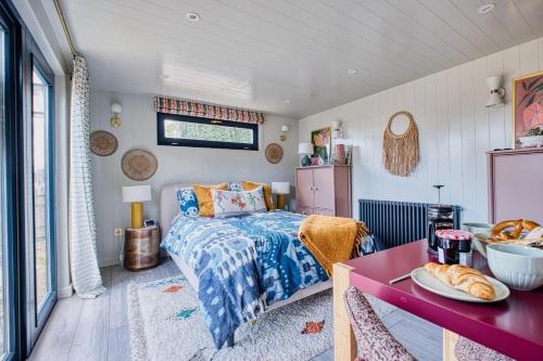 The Courtyard Hideaway - Stylish Studio in Bath – khách sạn tại Charlcombe