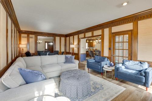 3,000-Sq-Ft Group Getaway with Pool Near Kansas City in 藍泉