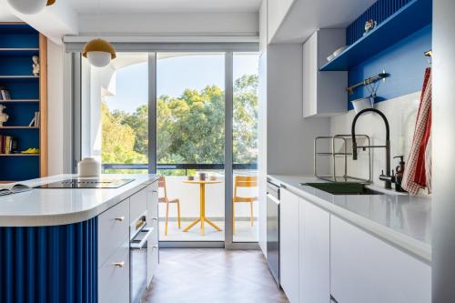 kuhinja, Modern Luxury 2BR|Park View & Balcony in Ayios Andreas