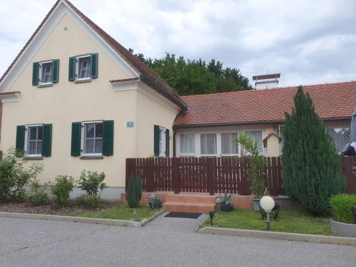 Holiday Home Sonniges Ferienhaus in Wagerberg by Interhome