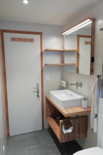 Apartment Bella Vista by Interhome in Серен Берг
