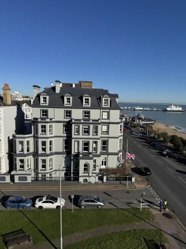 . West Rocks Hotel