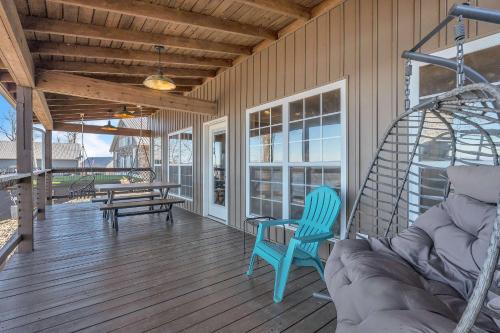 Attitude Adjustment Cabin with hot tub fire pit & indoor pool in Kimball (TN)