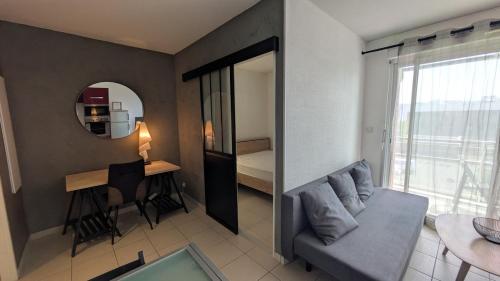 Furnished 2-room apartment with private parking