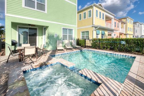 Smooth Sailing Cottage with Private Pool near Disney and Margaritaville Resort Access - 7992SH Orlando