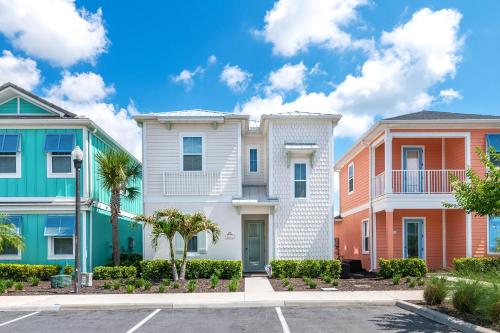 Seashell Cream Cottage with Private Pool near Disney with Margaritaville Resort Access - 8037ST Orlando Florida