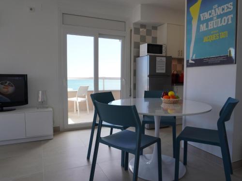 Apartamento junto al mar en L'Estartit con piscina - ES-323-83 - image 4