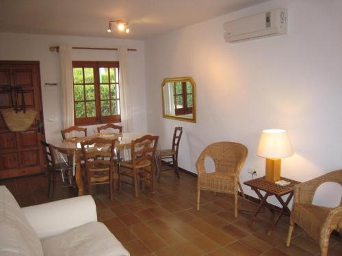 Casa con Jardín Piscina y Terrazas en Zona Tranquila Cerca de L'Estartit - ES-323-24 - image 2