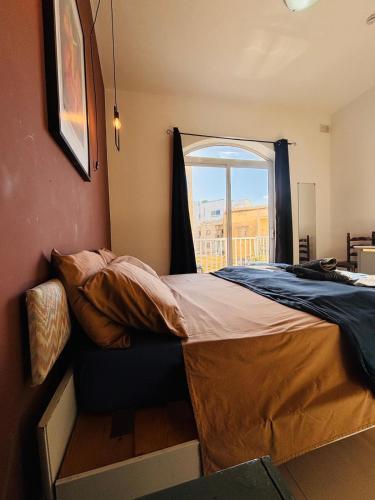 Sliema Central with Balcony Airconditioned and Comfortable Self Check IN 3