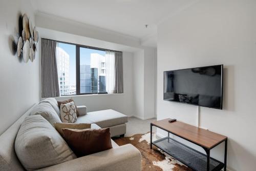 Cityscape Abode near Hospital and Queen St - image 5