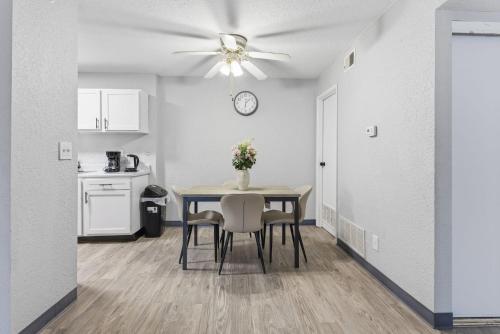 Comfortable stay with smart layout in 南堪薩斯城
