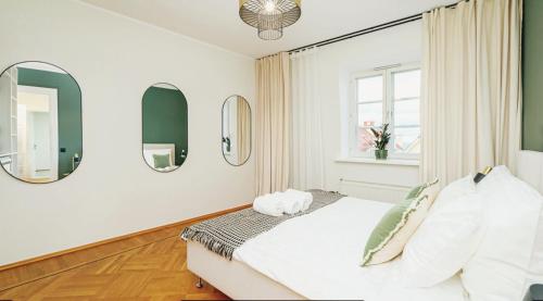 Old Town Escape with Stunning Skyline - Spacious 2Bed, Tallinn (foto 10)