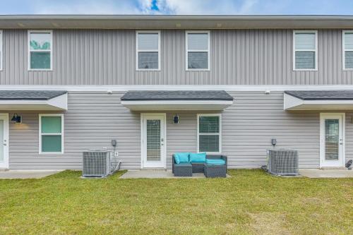 8 Mi to Dtwn Pensacola: Modern Escape w/ Patio! in Myrtle Grove