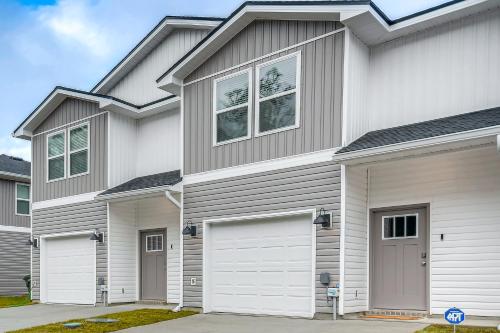 8 Mi to Dtwn Pensacola: Modern Escape w/ Patio! in Myrtle Grove