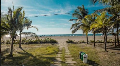 Luxury apartment sea view with pool- central 12 min from the city center