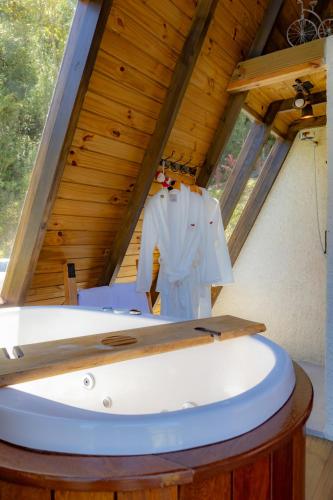 Vannas istaba, Chale Alcantara Jacuzzi, Lareira e Deck com Vista in São Pedro De Alcântara