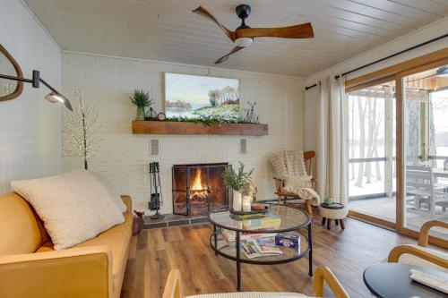 Waterfront Deck! Chic Lower Scott Lake Cottage in Lacota