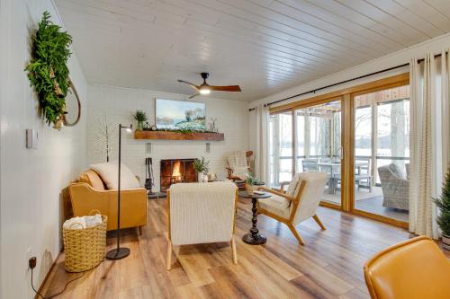 Waterfront Deck! Chic Lower Scott Lake Cottage in Lacota