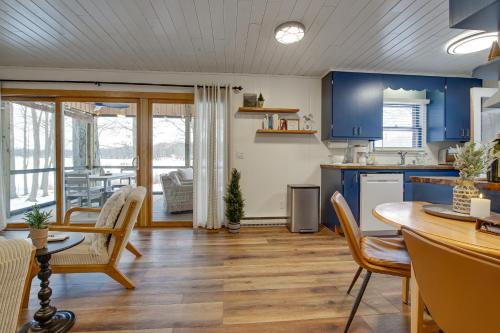 Waterfront Deck! Chic Lower Scott Lake Cottage in Lacota