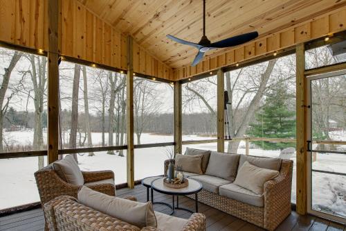Waterfront Deck! Chic Lower Scott Lake Cottage in Lacota