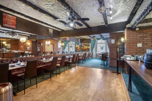 Royal Oakwell Hotel - image 13