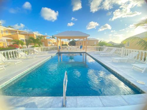 Modern Studio in Pelican with pool-walk to Beach, Dining, Entertainment – khách sạn tại Pelican Key