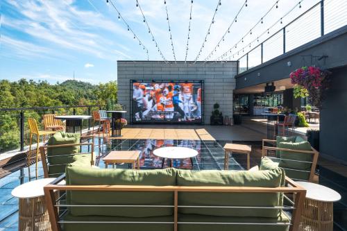 大厅, Hotel Indigo Gatlinburg Downtown by IHG in 盖林柏格(TN)