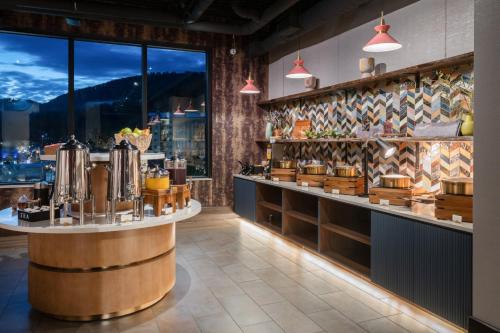 Hotel Indigo Gatlinburg Downtown by IHG - image 10