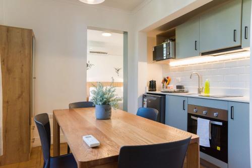 Chic 1BR Suite in Salvador Sleeps 3 Near Metro